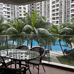 Pool View By The Beach 6-8Pax 3B3B Cozy Staycation