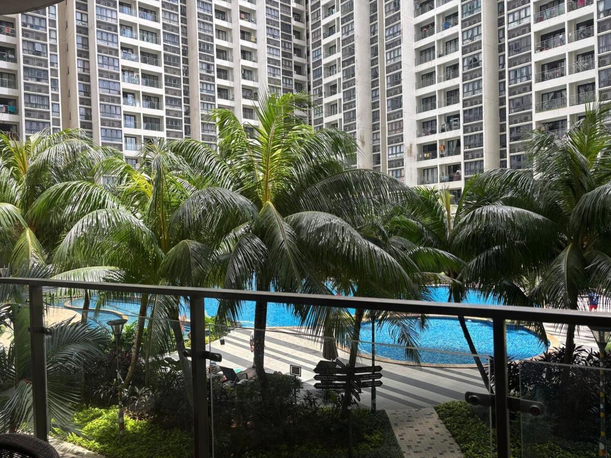 Pool View By The 6-8pax 3b3b Cozy Staycation Pangsapuri *