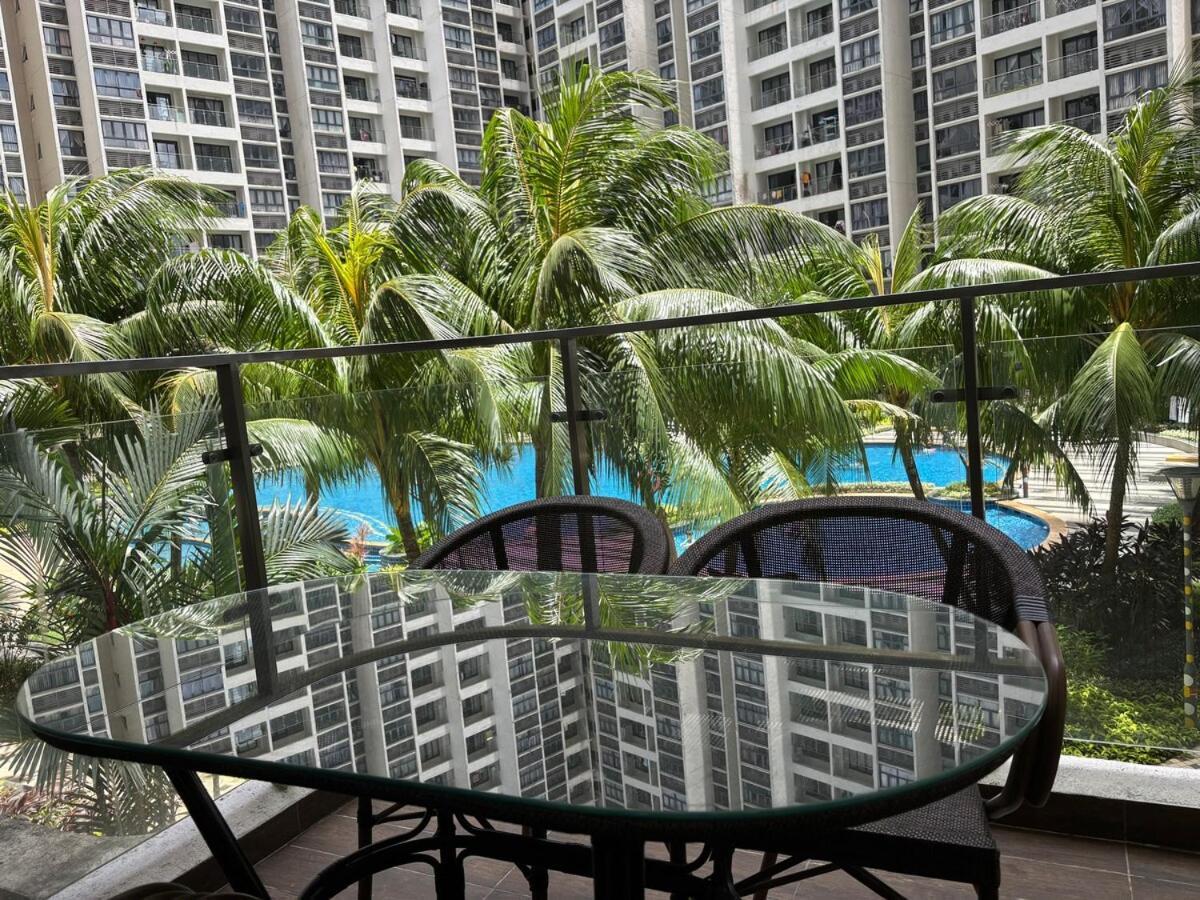 Pool View By The 6-8pax 3b3b Cozy Staycation Pangsapuri *
