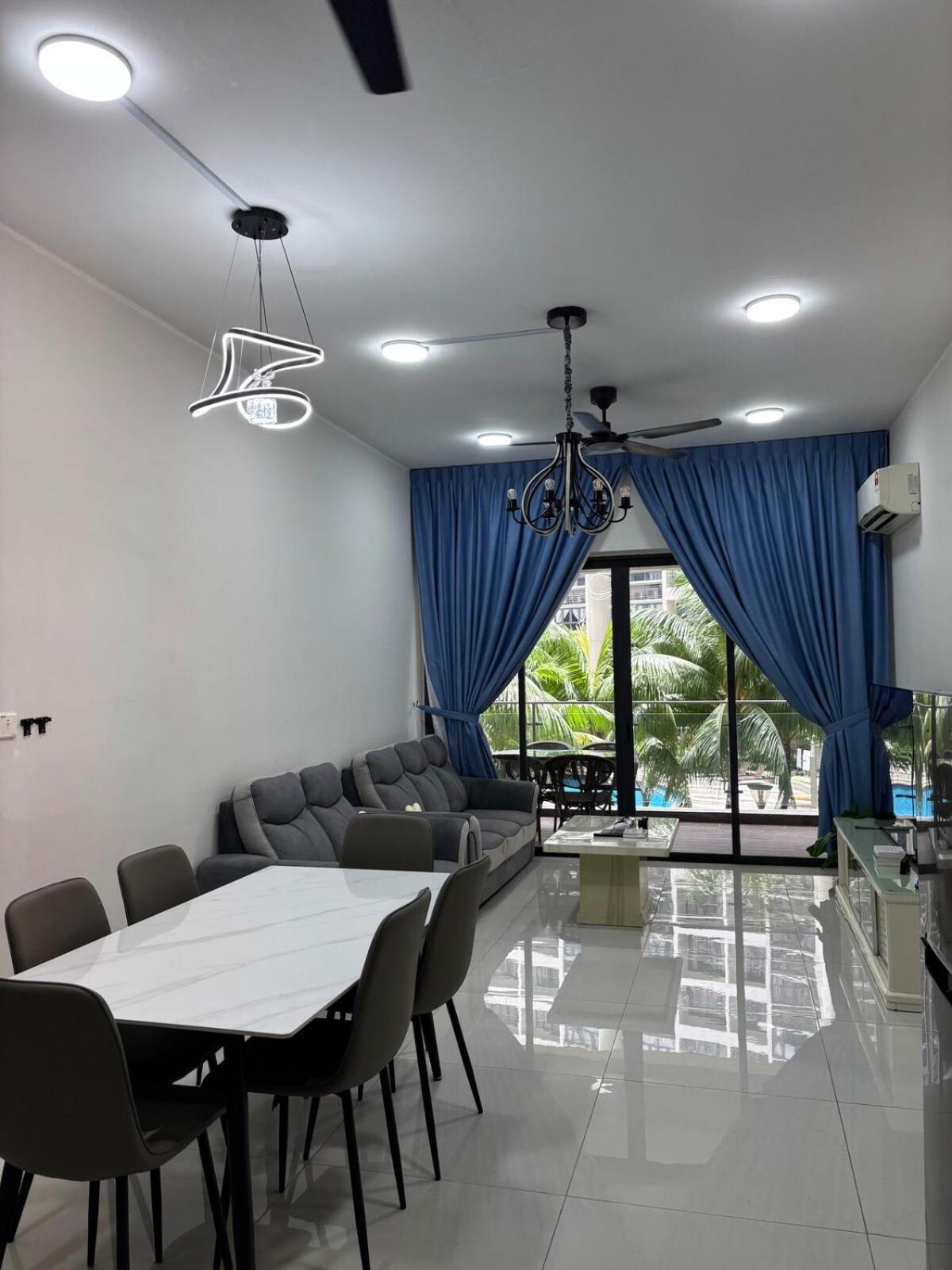 Pool View By The 6-8pax 3b3b Cozy Staycation Johor Bahru