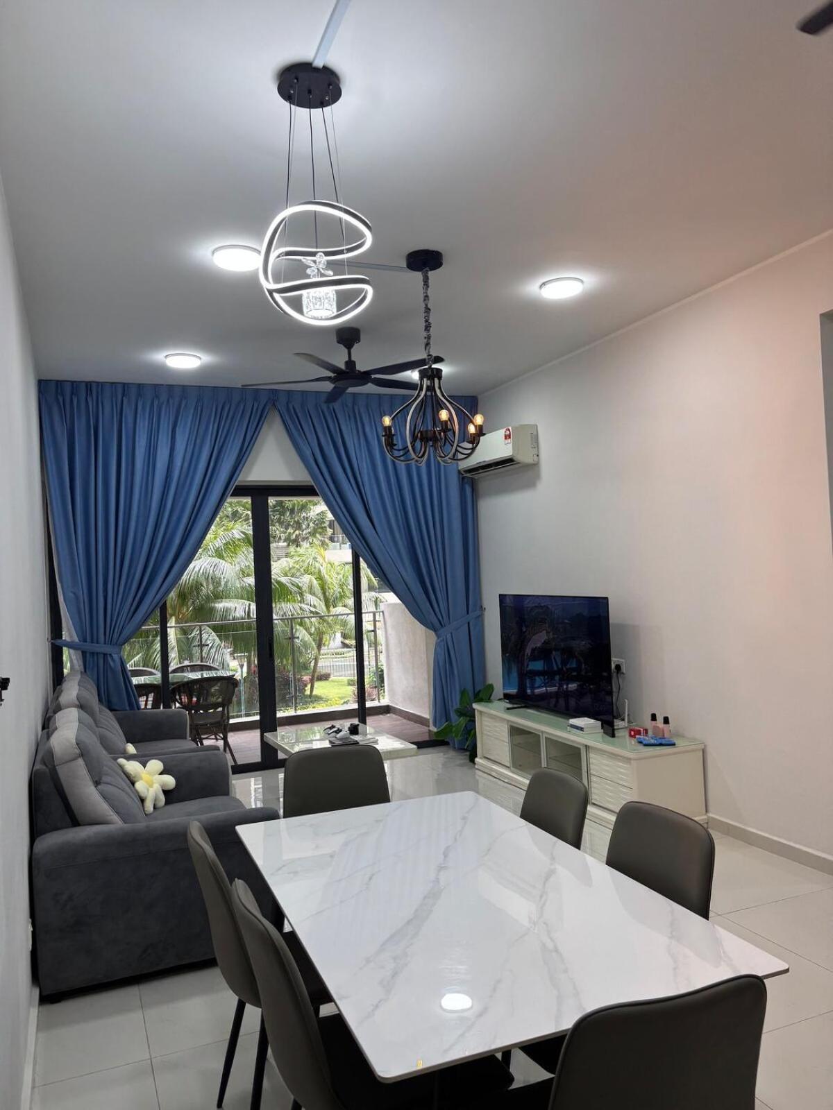 Pool View By The 6-8pax 3b3b Cozy Staycation Pangsapuri *